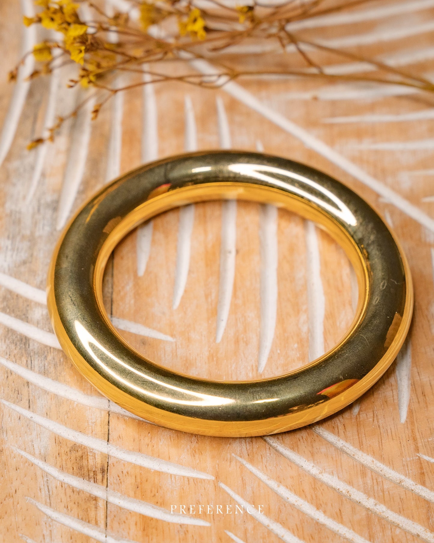 Divers bracelets en acier inox.